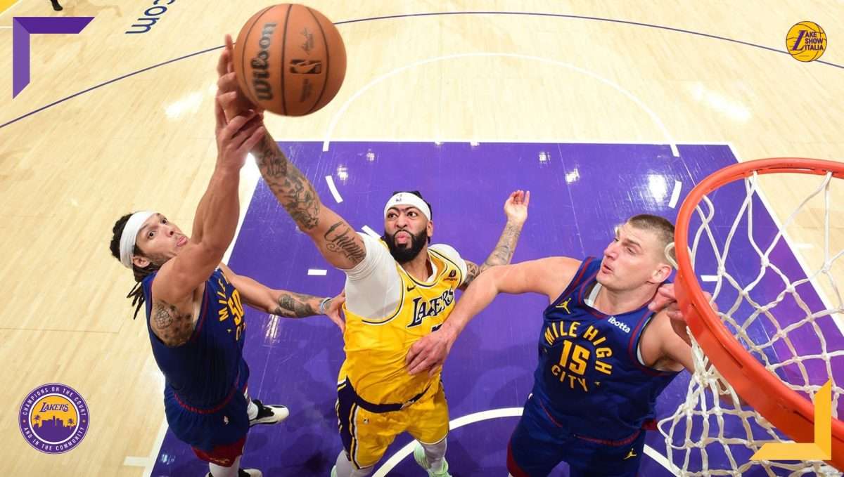 In Gara 3 i Los Angeles Lakers partono fortissimo, poi calano e subiscono l'ennesima rimonta dei Denver Nuggets. Lo sweep è dietro l'angolo.