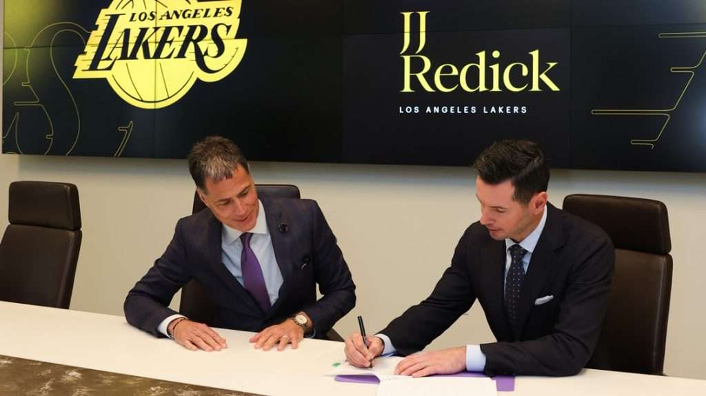 Rob Pelinka e JJ Redick allo UCLA Health Training Center di El Segundo.