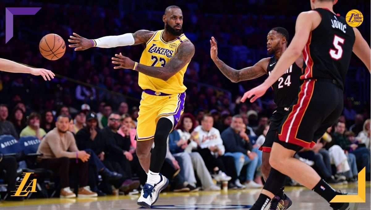 I Los Angeles Lakers tornano al successo contro i Miami Heat. LeBron James realizza sette punti consecutivi nel finale e chiude la partita.
