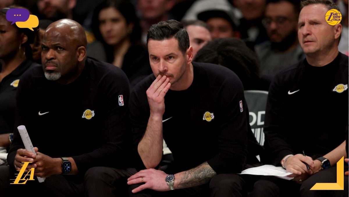 Coach JJ Redick furioso dopo la sconfitta dei Lakers contro i Nets: pessimo atteggiamento, scarsa comunicazione e troppi errori difensivi.