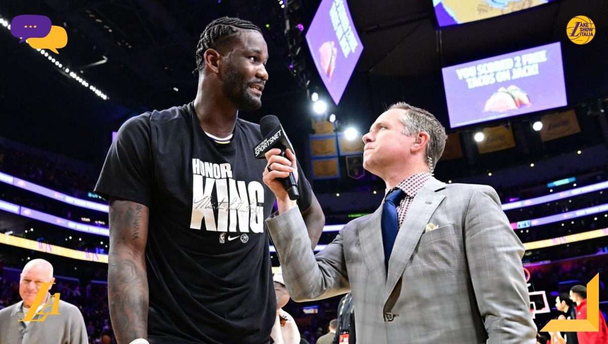 Deandre Ayton commenta la vittoria sui Raptors tra difesa, zona e fiducia nei creatori dei Lakers, poi scherza sull'accostamento a Wilt.