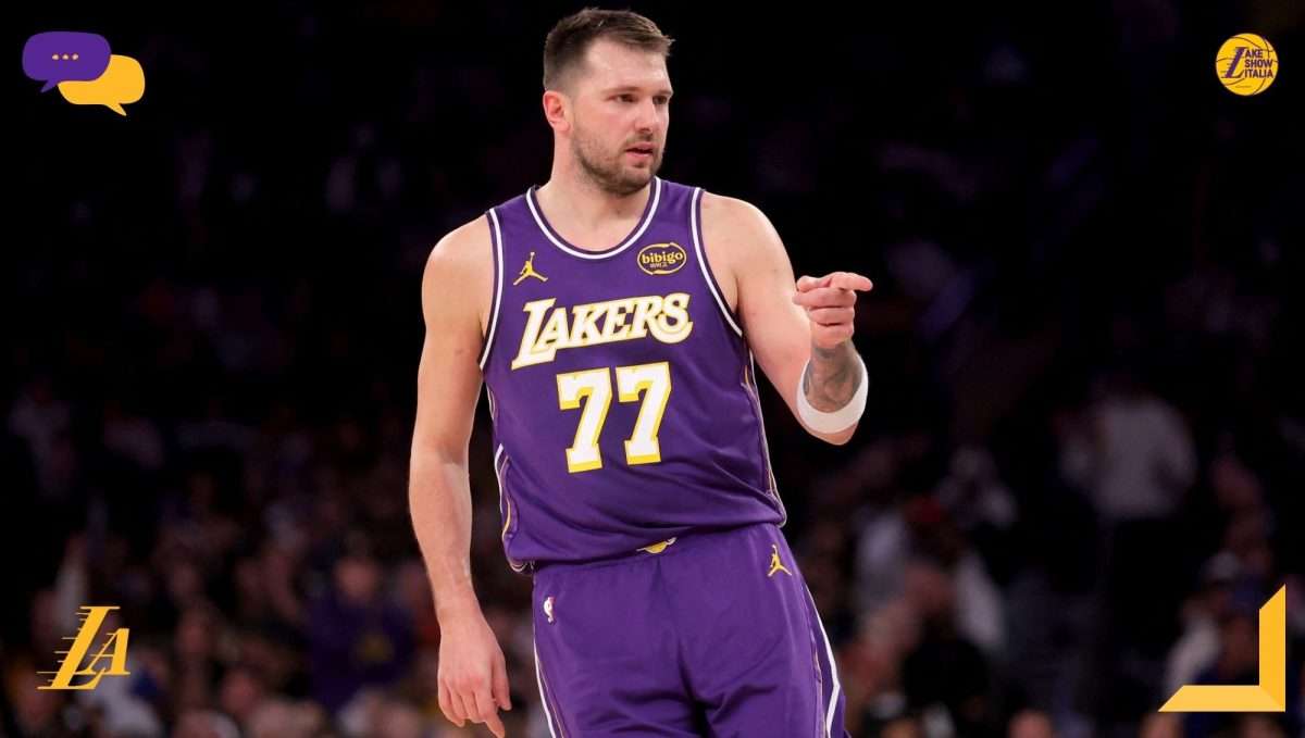 A un anno dalla trade, Luka Dončić celebra LeBron James, scherza con Spike Lee e Jalen Brunson, poi parla dell'infortunio di Austin Reaves.