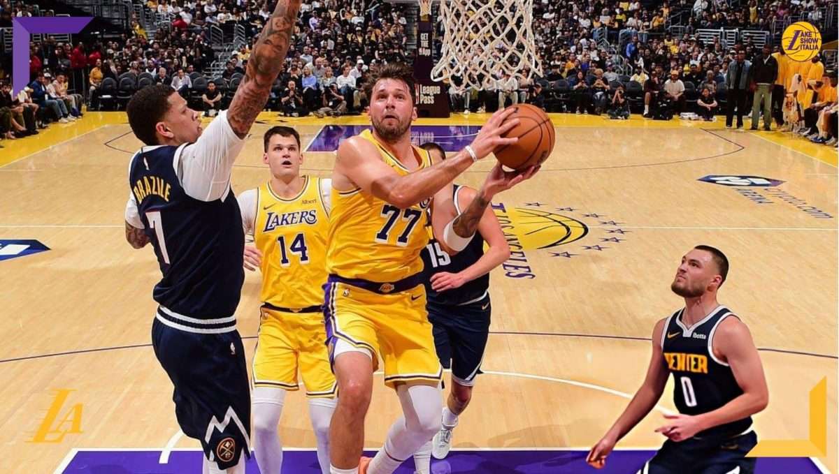 Los Angeles Lakers battuti dai Denver Nuggets nell'ultima gara della NBA Preseason, Nikola Jokić vince il duello con Luka Dončić.